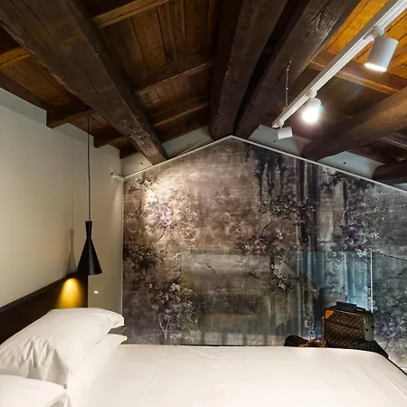 Luxury Loft In Palazzo Del 500 A Piazza Duomo - Casa Vetusti Apartamento