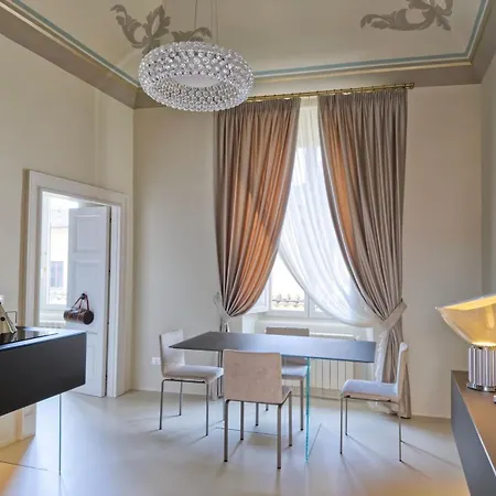 Luxury Loft In Palazzo Del 500 A Piazza Duomo - Casa Vetusti Apartmán LʼAquila